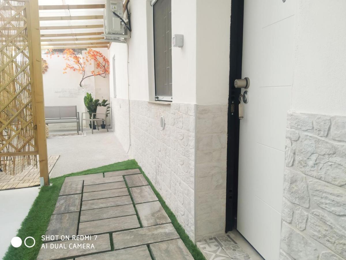 Aurisa Apartment Барі Екстер'єр фото